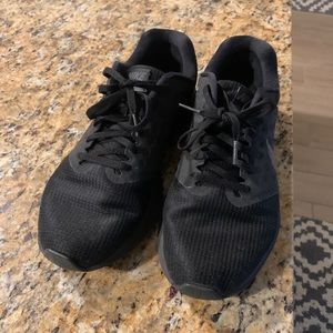 Nike revolution shoes black